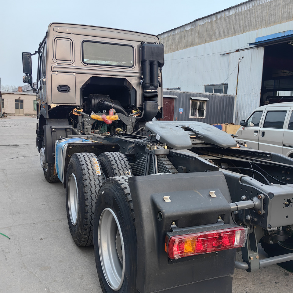 SINOTRUCK HOWO - Çekici: fotoğraf 4 SINOTRUCK HOWO - Çekici: fotoğraf 4