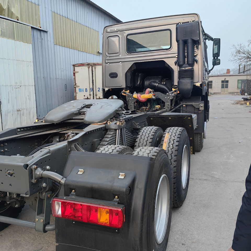 SINOTRUCK HOWO - Çekici: fotoğraf 5 SINOTRUCK HOWO - Çekici: fotoğraf 5