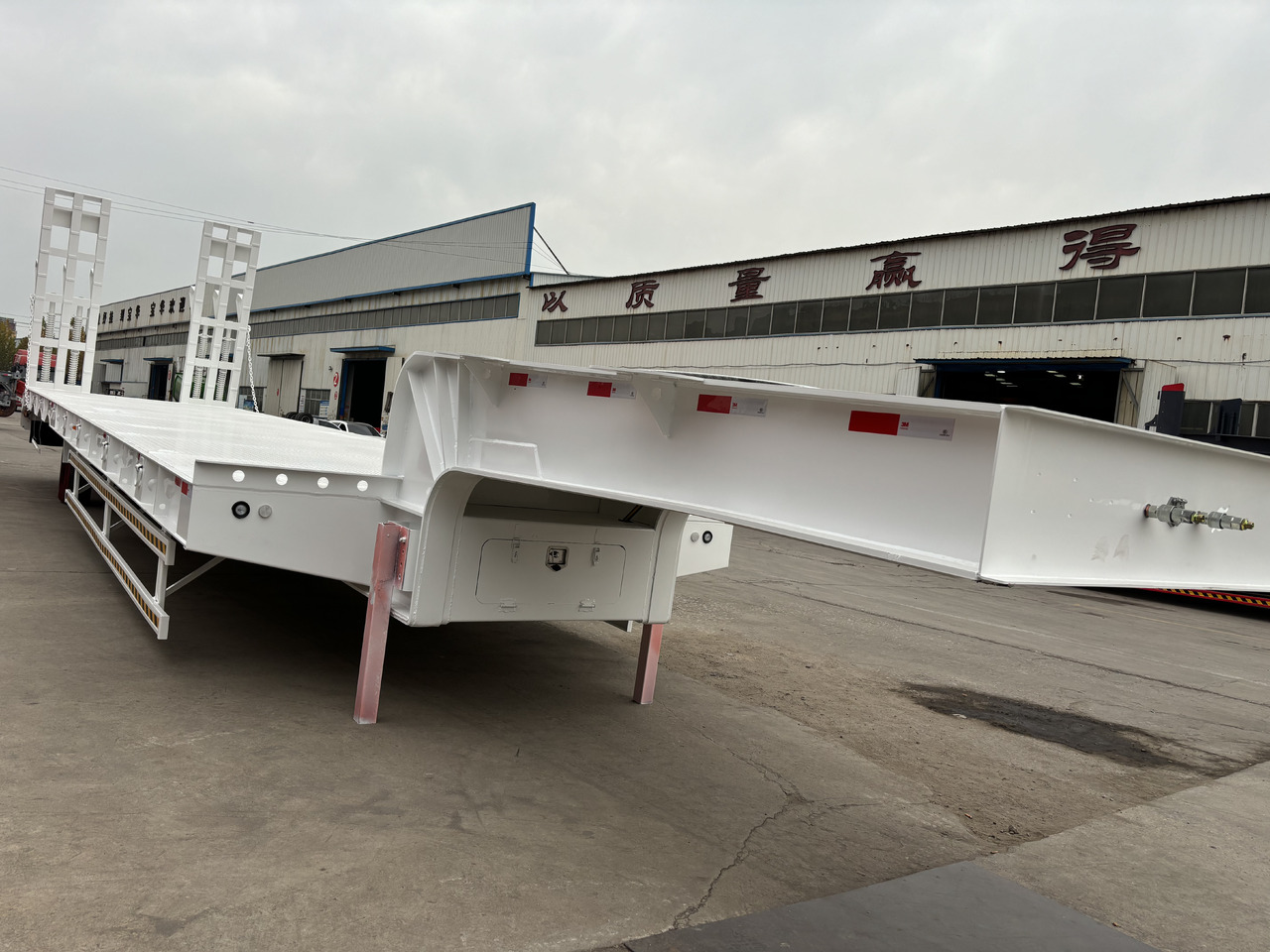 - Alçak çerçeveli platform dorse: fotoğraf 1 - Alçak çerçeveli platform dorse: fotoğraf 1