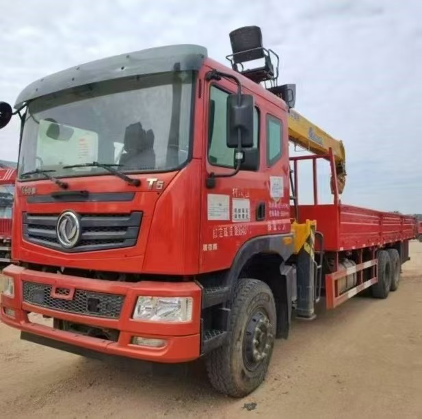 DONGFENG - Vinçli kamyon: fotoğraf 1 DONGFENG - Vinçli kamyon: fotoğraf 1