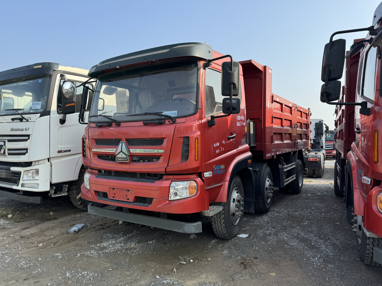 SINOTRUCK HOWO - Damperli kamyon: fotoğraf 1 SINOTRUCK HOWO - Damperli kamyon: fotoğraf 1