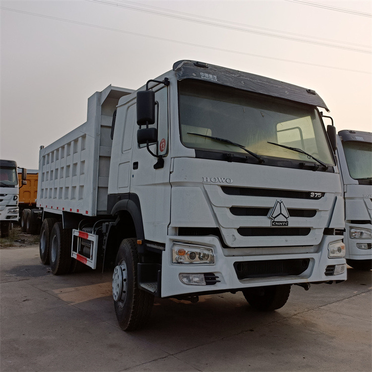 Sinotruck - Damperli kamyon: fotoğraf 1 Sinotruck - Damperli kamyon: fotoğraf 1