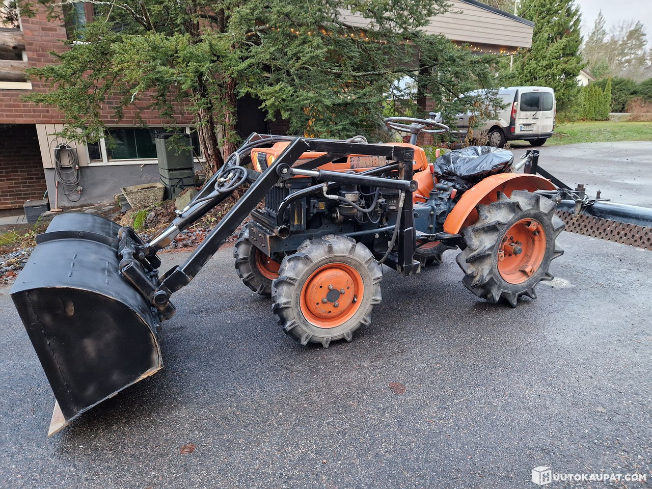 Kubota B6000, Lahti - Küçük traktör: fotoğraf 1 Kubota B6000, Lahti - Küçük traktör: fotoğraf 1