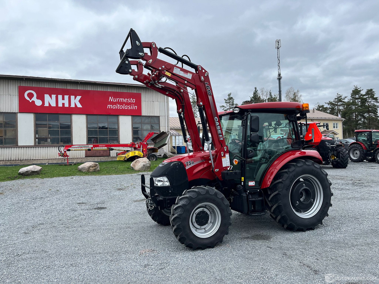 Case IH Farmall 75A kuormaajalla, 2025, rekisteröitävissä, Nähtävillä Okrassa, Hämeenlinna - Tarım araçları: fotoğraf 1 Case IH Farmall 75A kuormaajalla, 2025, rekisteröitävissä, Nähtävillä Okrassa, Hämeenlinna - Tarım araçları: fotoğraf 1