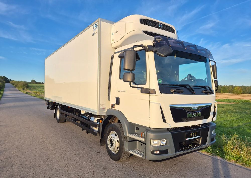 MAN TGM 15.250 7.5m winda AUTOMAT KLIMA z Niemiec EURO 6 / CHŁODNIA T-1000R THERMOKING - Refrijeratör kamyon: fotoğraf 3 MAN TGM 15.250 7.5m winda AUTOMAT KLIMA z Niemiec EURO 6 / CHŁODNIA T-1000R THERMOKING - Refrijeratör kamyon: fotoğraf 3