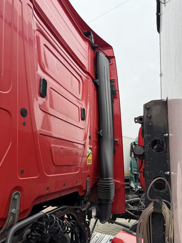 Mercedes Actros MP 4 - Aerodinamik/ Spoylerler: fotoğraf 3 Mercedes Actros MP 4 - Aerodinamik/ Spoylerler: fotoğraf 3
