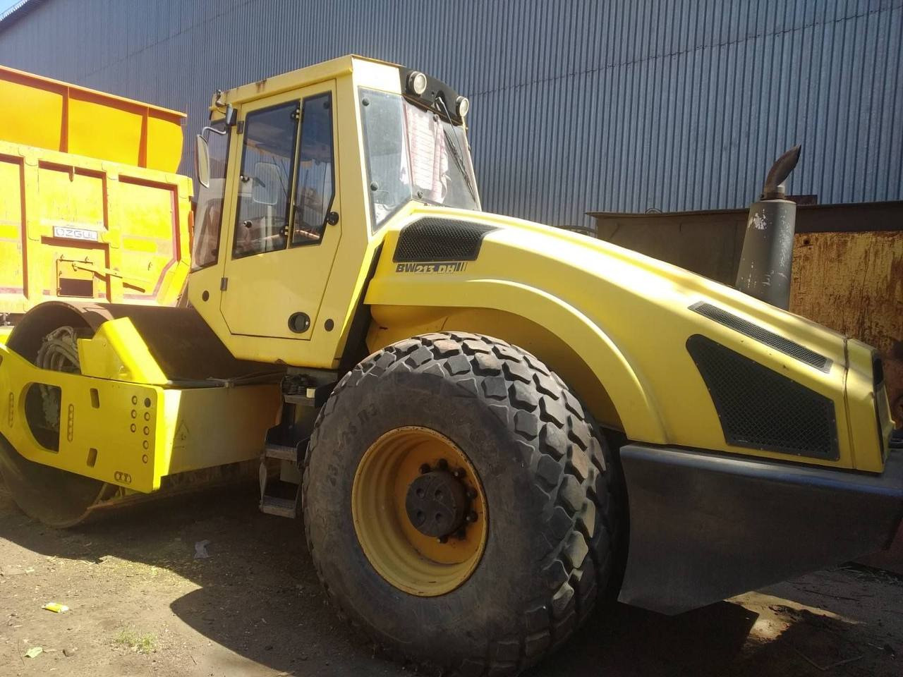 BOMAG BW 213 DH-4 - Kompaktör: fotoğraf 1 BOMAG BW 213 DH-4 - Kompaktör: fotoğraf 1