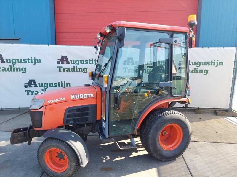 Kubota B2530 - Küçük traktör: fotoğraf 1 Kubota B2530 - Küçük traktör: fotoğraf 1