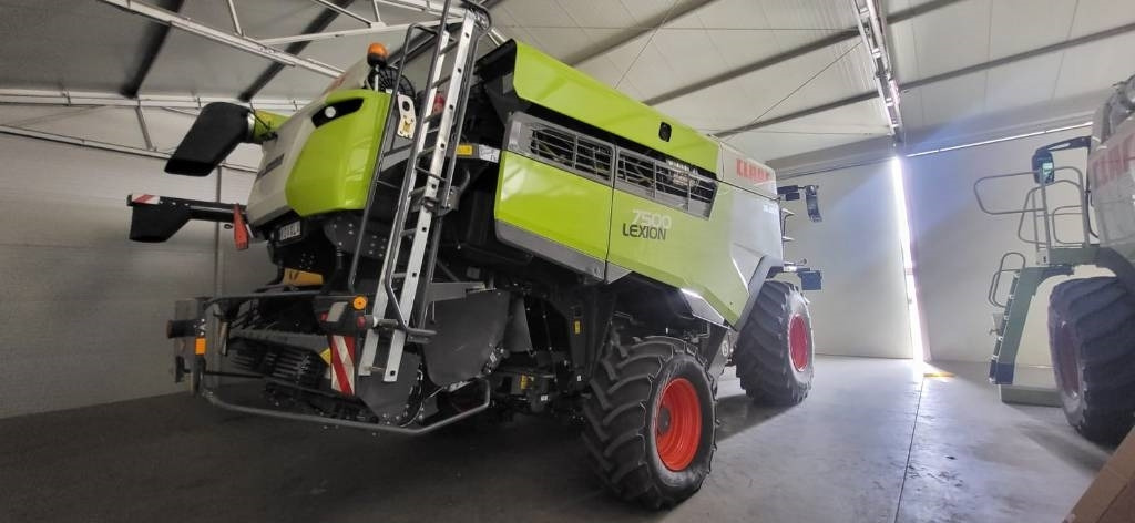 Claas Lexion 7500 + V930 - Biçerdöver: fotoğraf 4 Claas Lexion 7500 + V930 - Biçerdöver: fotoğraf 4