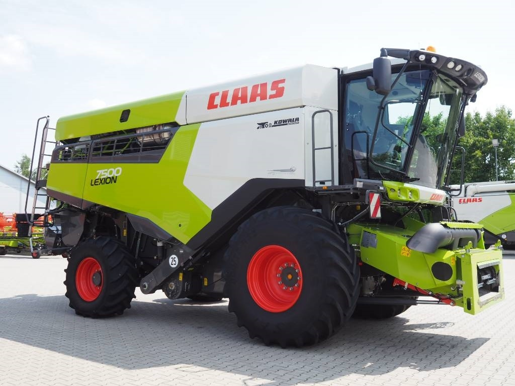 Claas Lexion 7500 + V930 - Biçerdöver: fotoğraf 4 Claas Lexion 7500 + V930 - Biçerdöver: fotoğraf 4