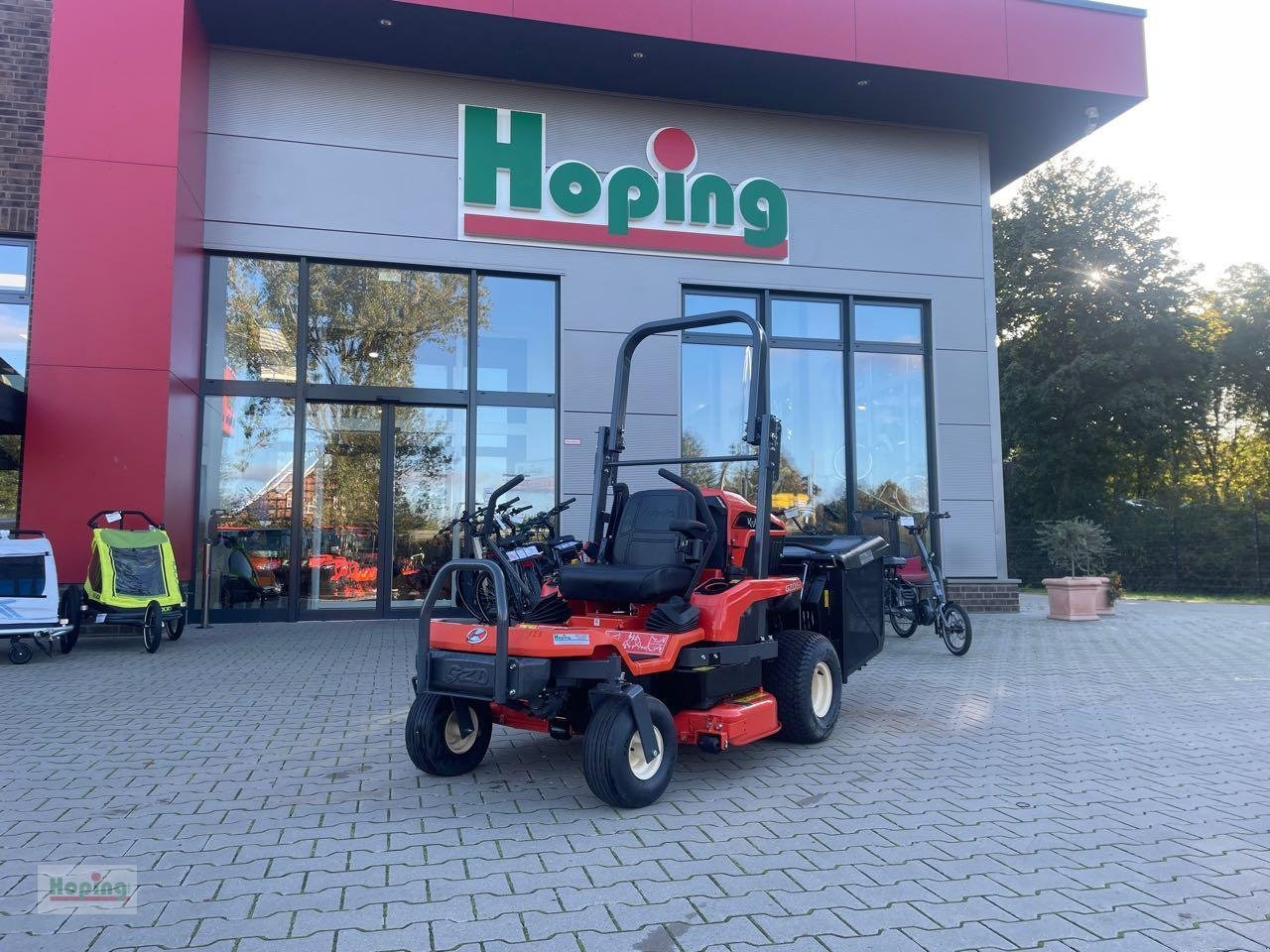 Kubota GZD 15 LD - Çim biçme makinesi: fotoğraf 1 Kubota GZD 15 LD - Çim biçme makinesi: fotoğraf 1