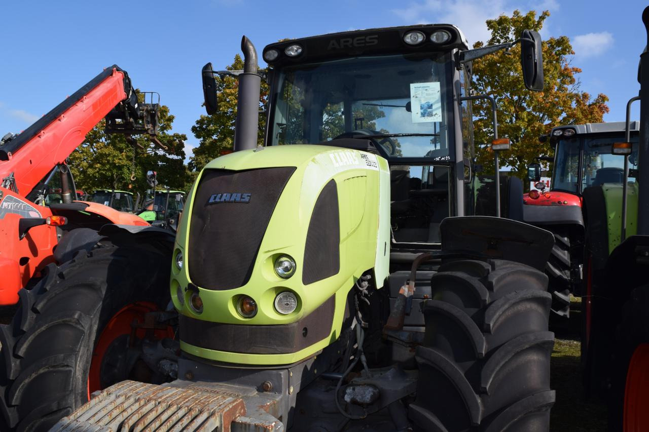 CLAAS Ares 697 ATZ - Traktör: fotoğraf 2 CLAAS Ares 697 ATZ - Traktör: fotoğraf 2