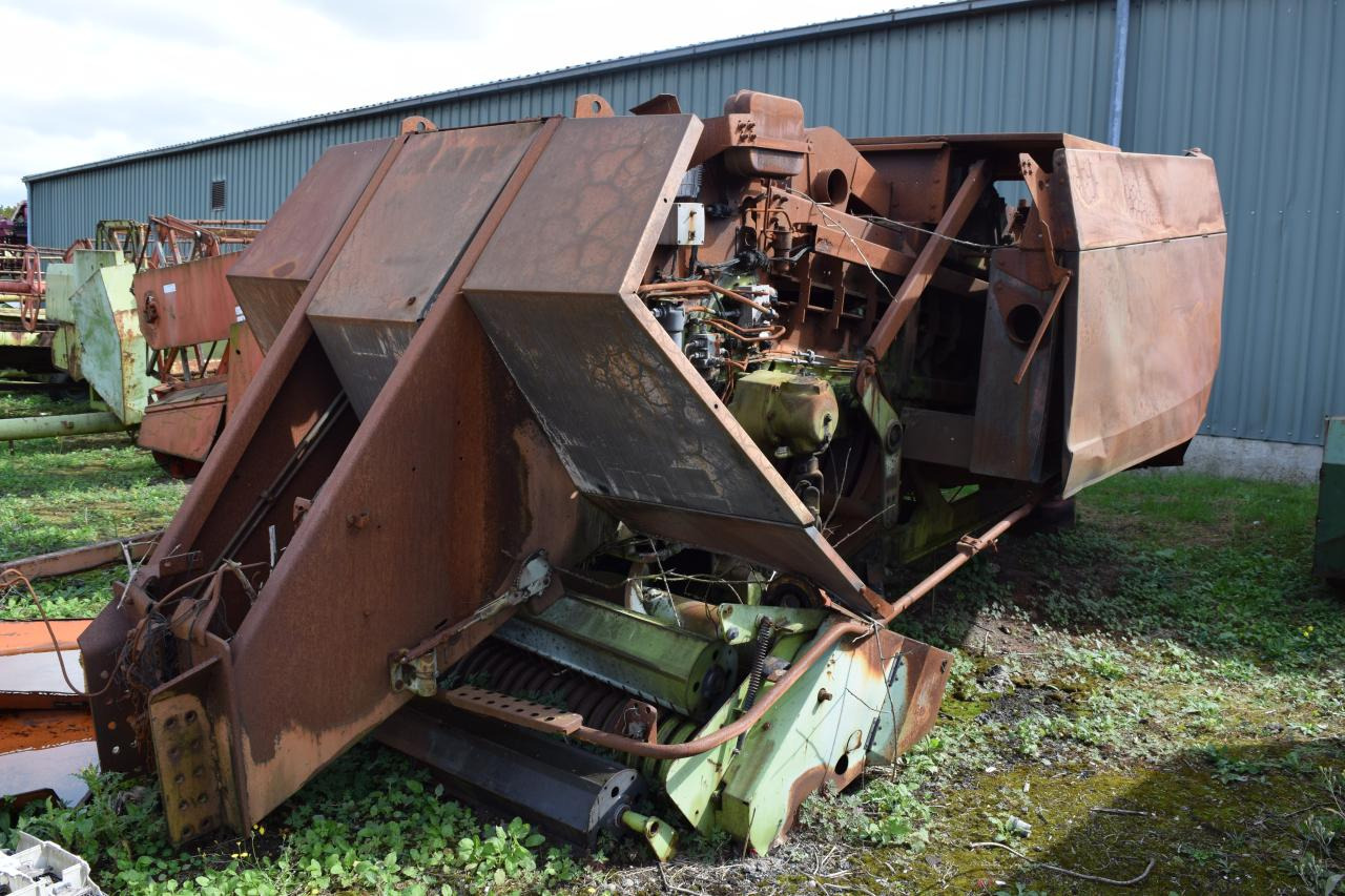 CLAAS Quadrant 1100 *zur Teilevertwertung* - Kare balya makinesi: fotoğraf 1 CLAAS Quadrant 1100 *zur Teilevertwertung* - Kare balya makinesi: fotoğraf 1