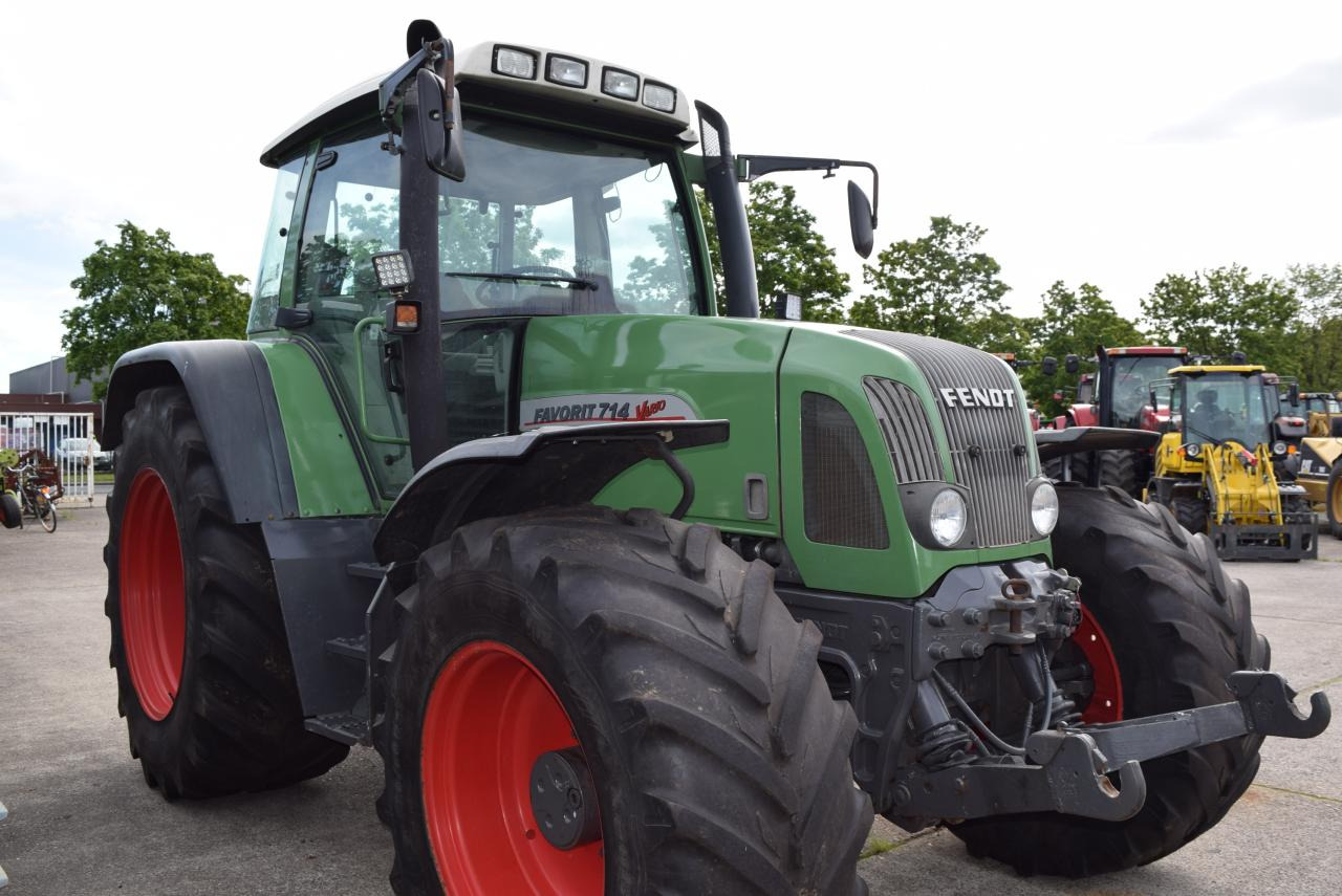 Fendt 714 Vario - Traktör: fotoğraf 2 Fendt 714 Vario - Traktör: fotoğraf 2