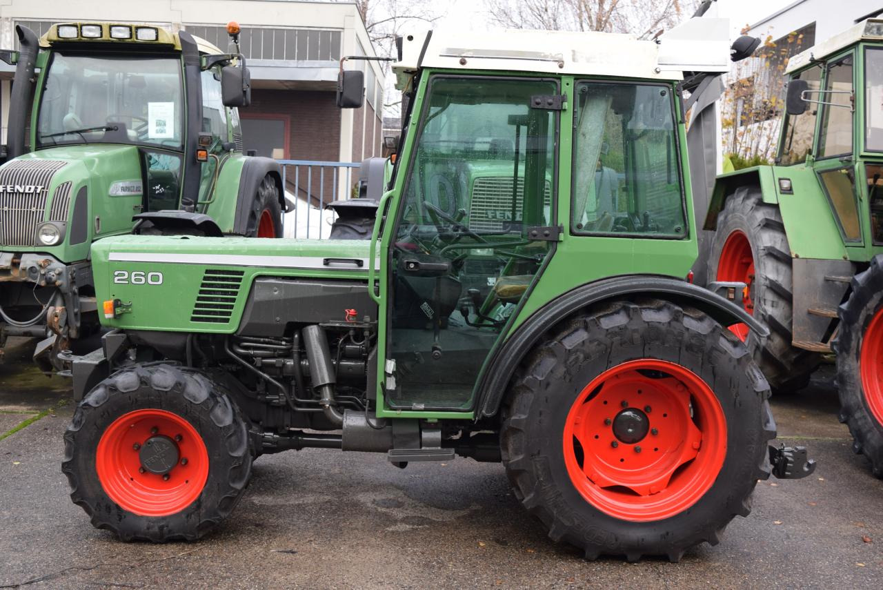 Fendt Farmer 260 V *Schmalspur* - Traktör: fotoğraf 3 Fendt Farmer 260 V *Schmalspur* - Traktör: fotoğraf 3