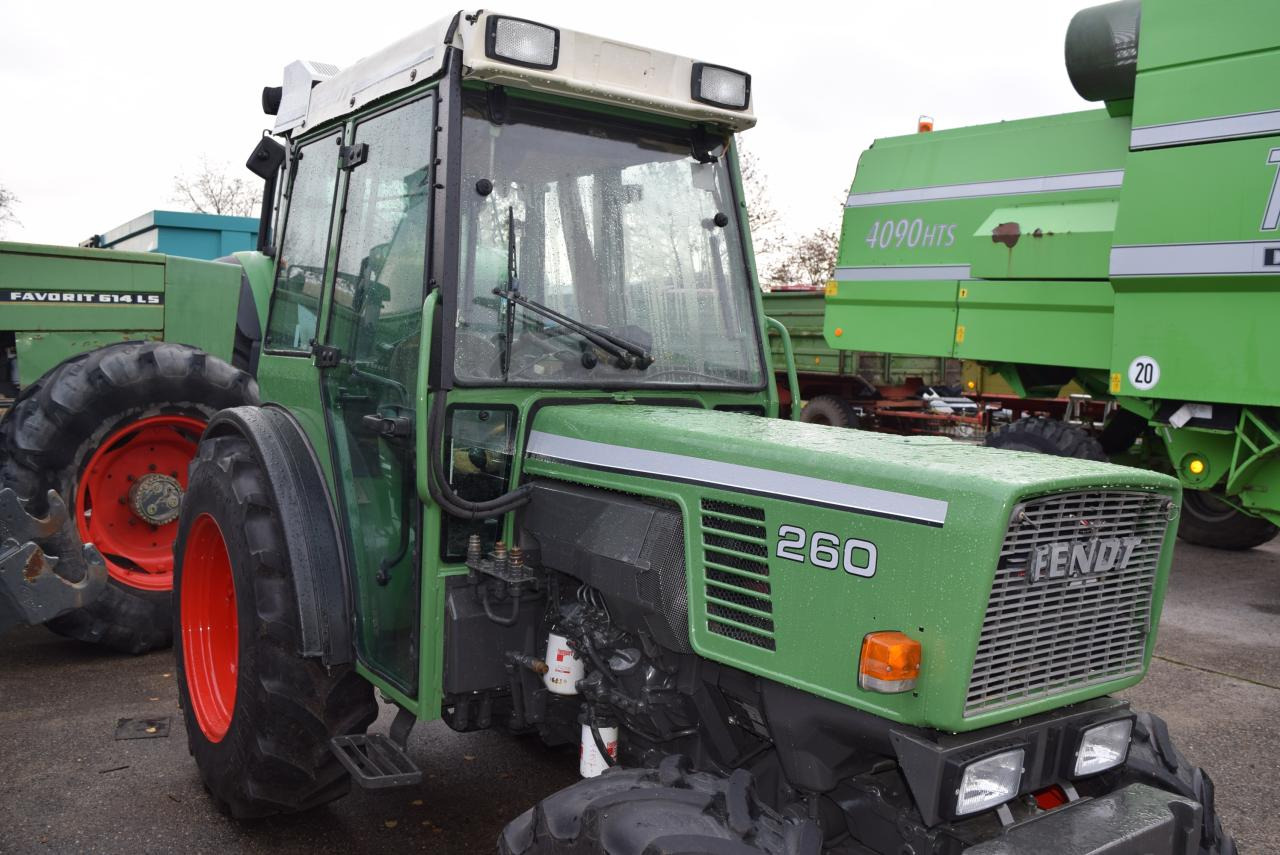 Fendt Farmer 260 V *Schmalspur* - Traktör: fotoğraf 2 Fendt Farmer 260 V *Schmalspur* - Traktör: fotoğraf 2