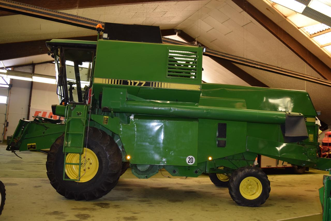 John Deere 1177 - Biçerdöver: fotoğraf 1 John Deere 1177 - Biçerdöver: fotoğraf 1
