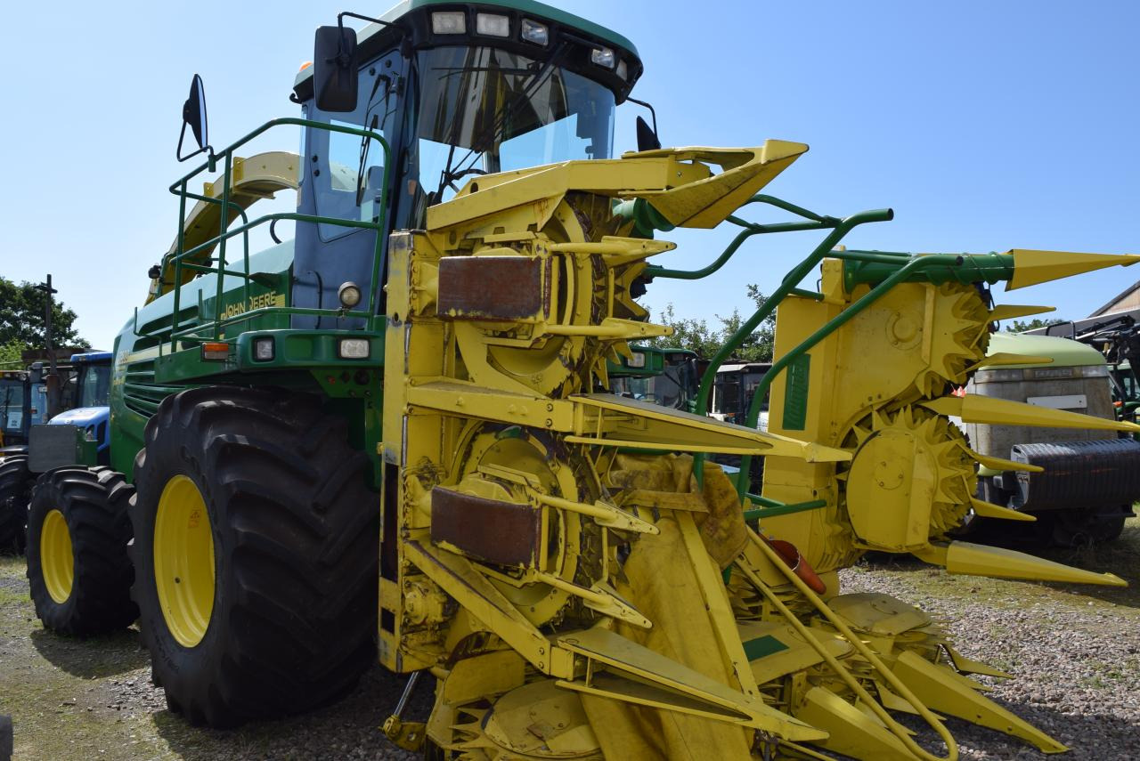 John Deere 7400 - Silaj makinesi: fotoğraf 1 John Deere 7400 - Silaj makinesi: fotoğraf 1