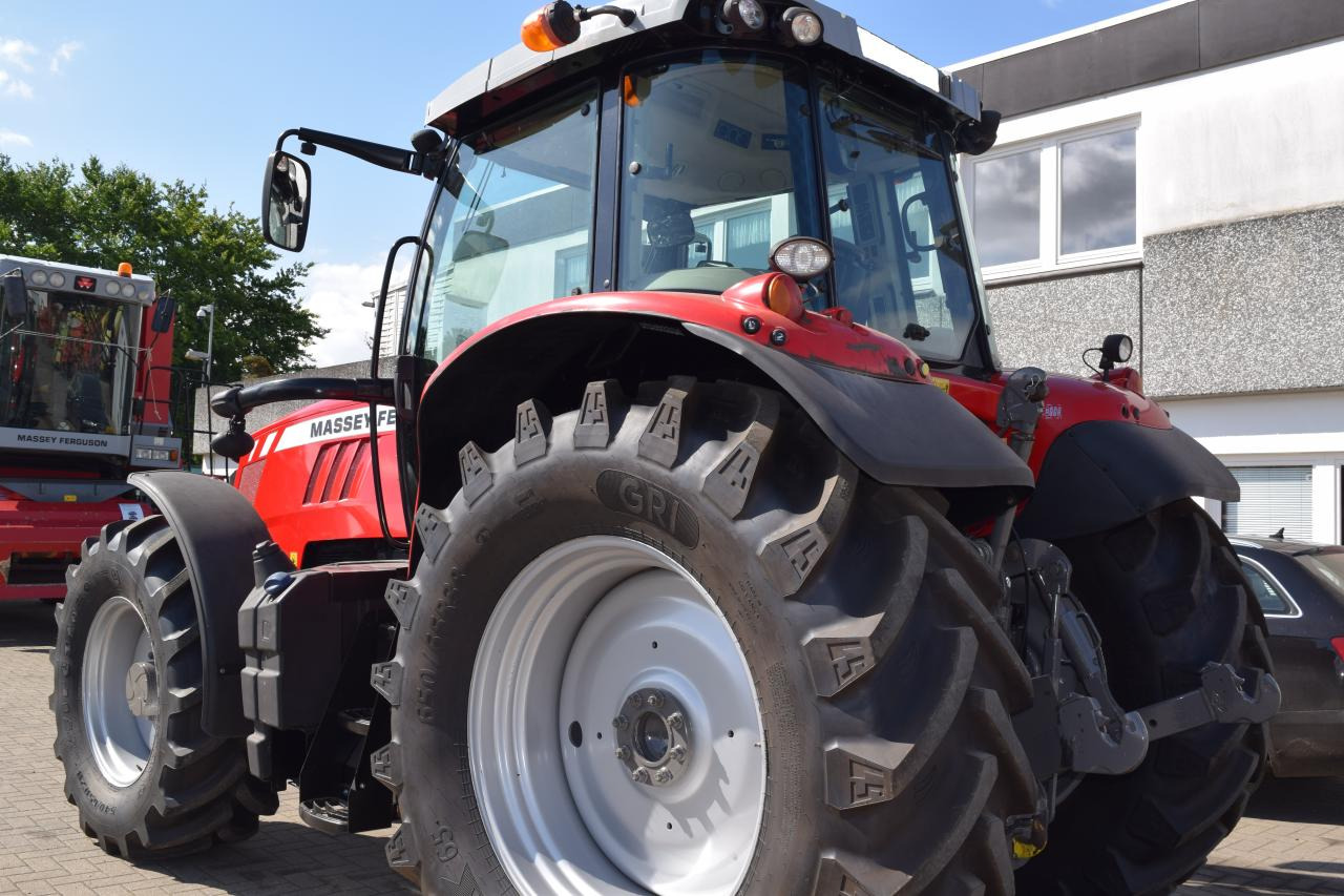 Massey Ferguson MF 7715 Dyna-6 - Traktör: fotoğraf 4 Massey Ferguson MF 7715 Dyna-6 - Traktör: fotoğraf 4