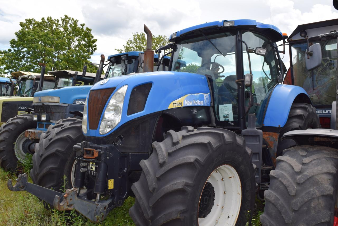 New Holland T 7040 - Traktör: fotoğraf 1 New Holland T 7040 - Traktör: fotoğraf 1