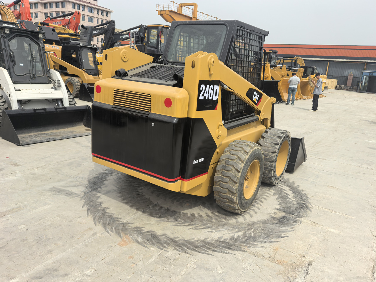 CAT 246D - Mini yükleyici: fotoğraf 5 CAT 246D - Mini yükleyici: fotoğraf 5
