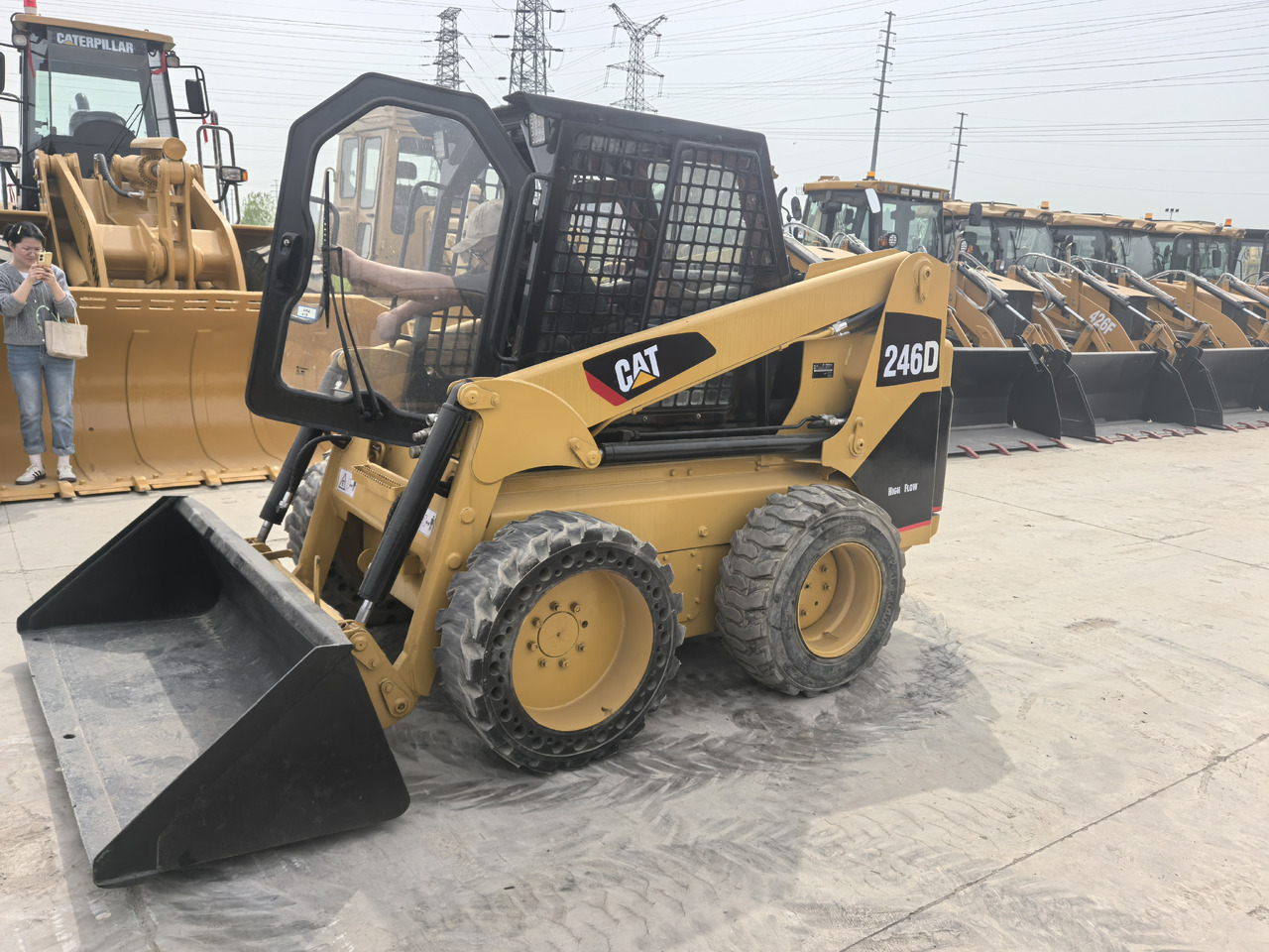 Mini yükleyici CAT 246D: fotoğraf 1