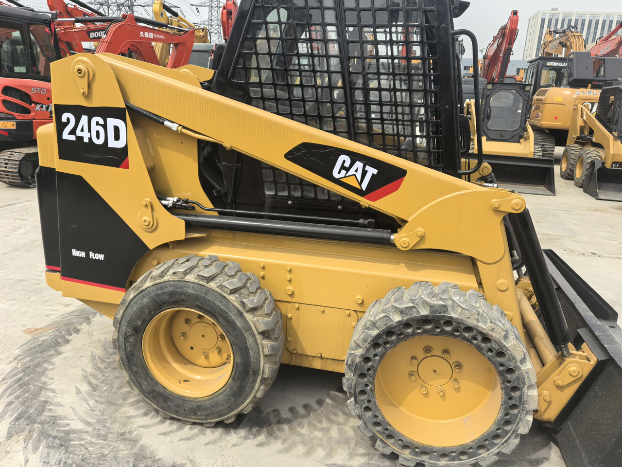 CAT 246D - Mini yükleyici: fotoğraf 3 CAT 246D - Mini yükleyici: fotoğraf 3