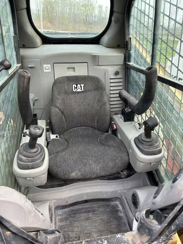 Mini yükleyici CATERPILLAR 246C: fotoğraf 6
