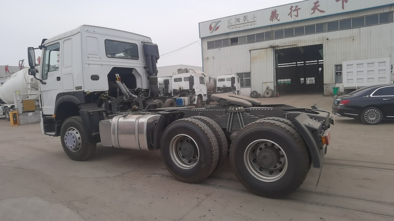 SINOTRUK HOWO trailer head - Çekici: fotoğraf 4 SINOTRUK HOWO trailer head - Çekici: fotoğraf 4