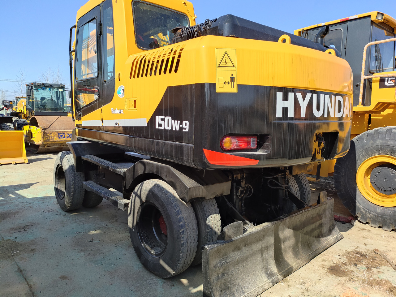 Hyundai R150W-9 - Tekerlekli ekskavatör: fotoğraf 2 Hyundai R150W-9 - Tekerlekli ekskavatör: fotoğraf 2