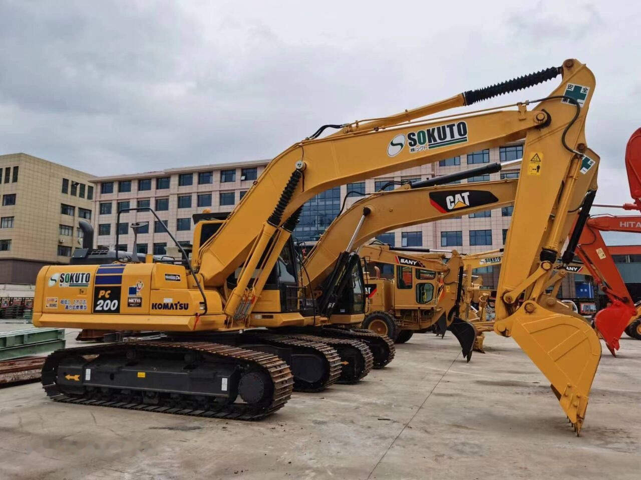 Komatsu PC200-8 - Paletli ekskavatör: fotoğraf 2 Komatsu PC200-8 - Paletli ekskavatör: fotoğraf 2