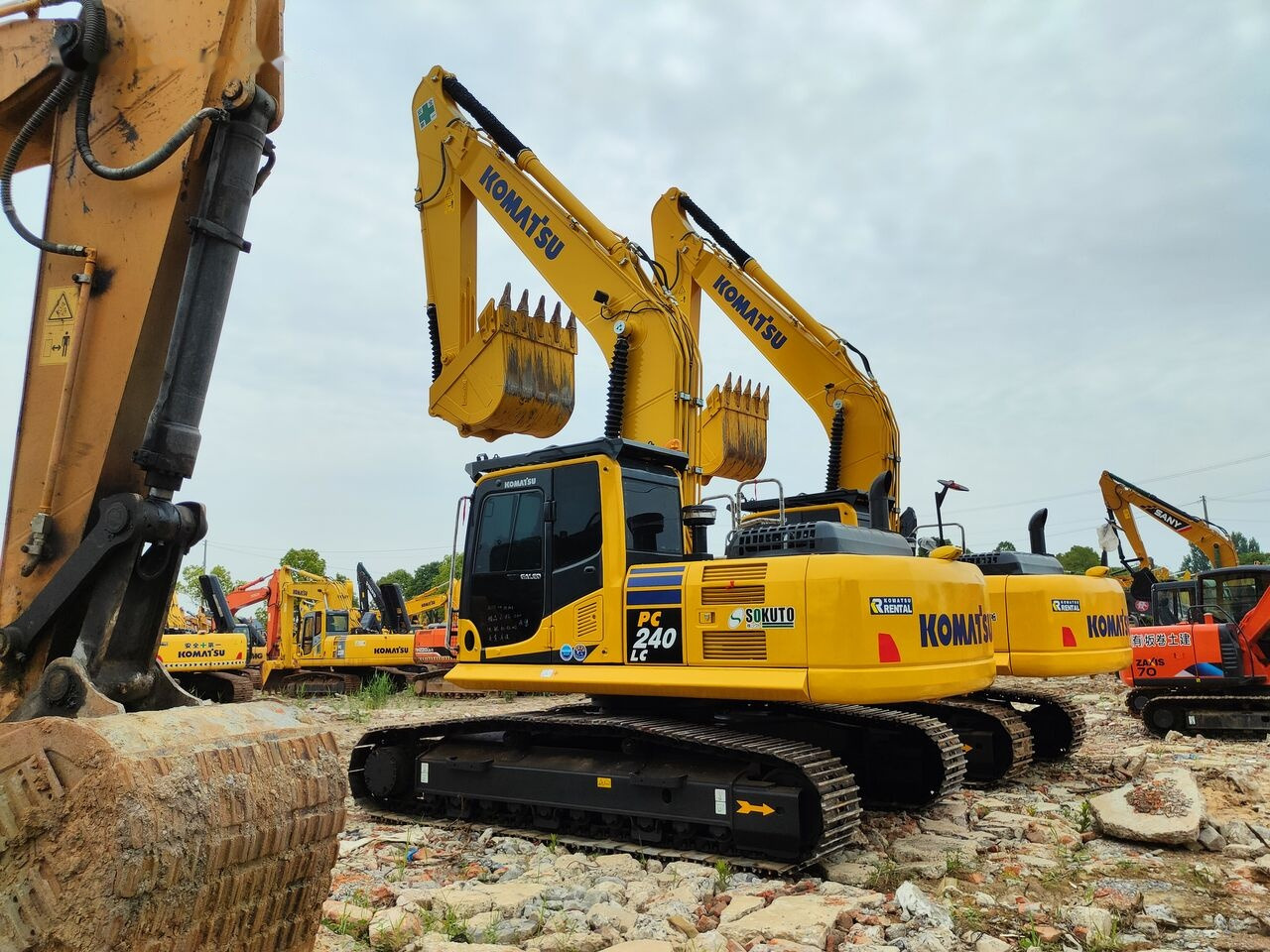 Komatsu PC240 - Paletli ekskavatör: fotoğraf 3 Komatsu PC240 - Paletli ekskavatör: fotoğraf 3
