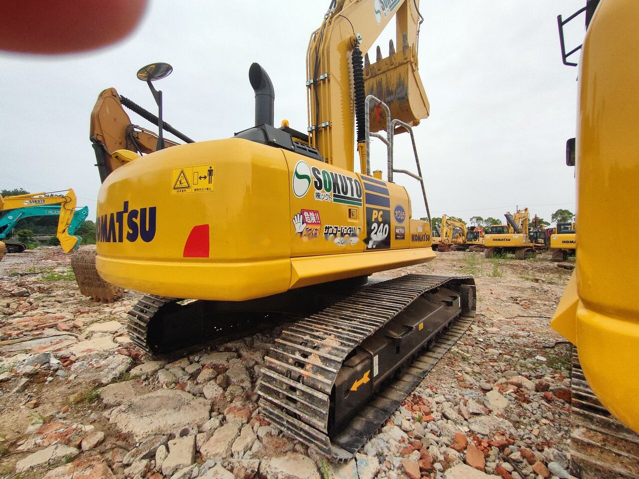 Komatsu PC240 - Paletli ekskavatör: fotoğraf 4 Komatsu PC240 - Paletli ekskavatör: fotoğraf 4