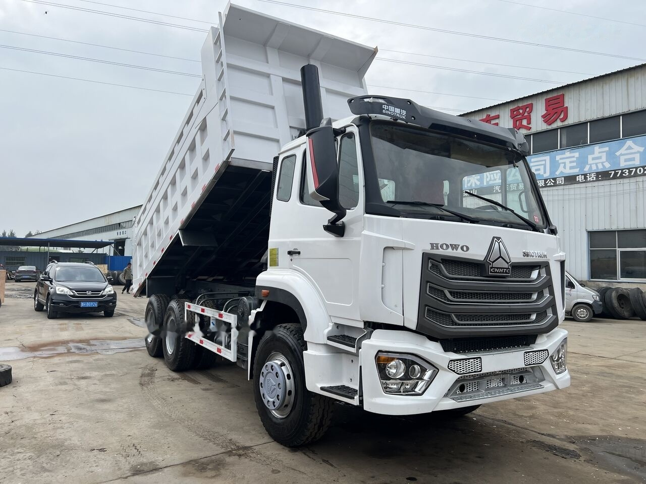 SINOTRUK HOHAN 6x4 - Damperli kamyon: fotoğraf 1 SINOTRUK HOHAN 6x4 - Damperli kamyon: fotoğraf 1