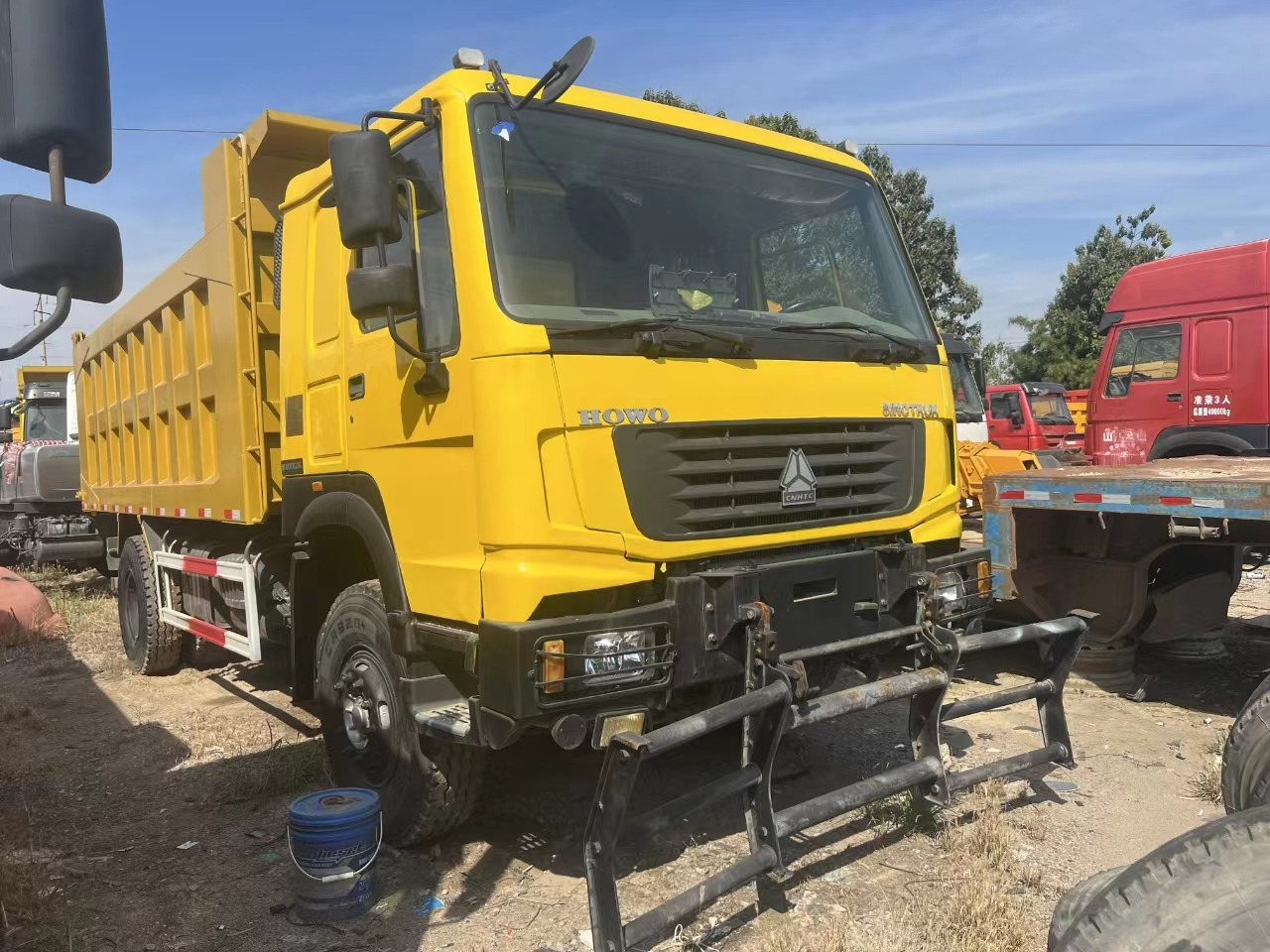 SINOTRUK HOWO 4x2 - Damperli kamyon: fotoğraf 1 SINOTRUK HOWO 4x2 - Damperli kamyon: fotoğraf 1