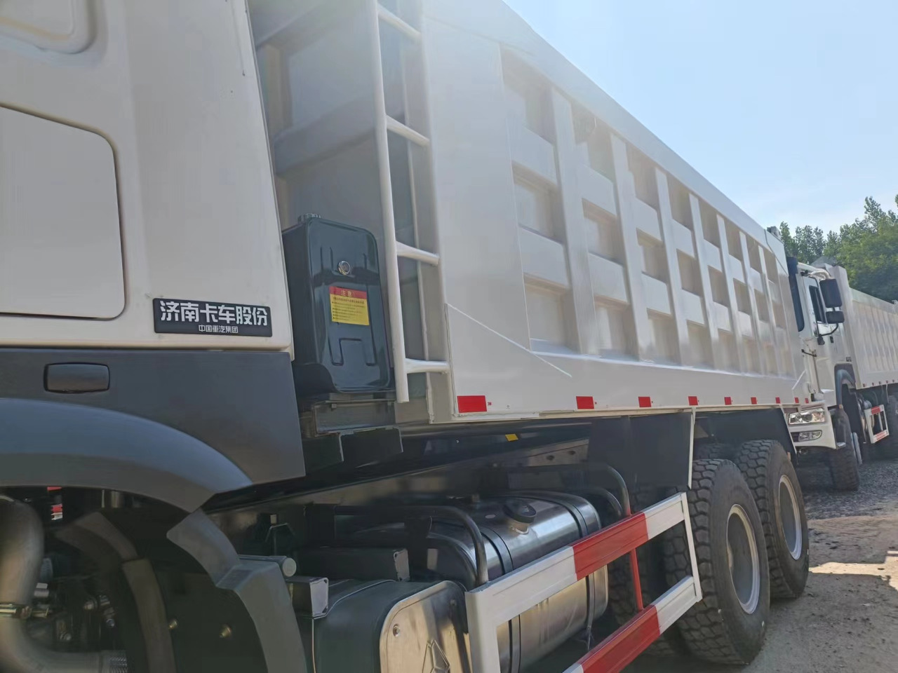 SINOTRUK HOWO - Damperli kamyon: fotoğraf 4 SINOTRUK HOWO - Damperli kamyon: fotoğraf 4