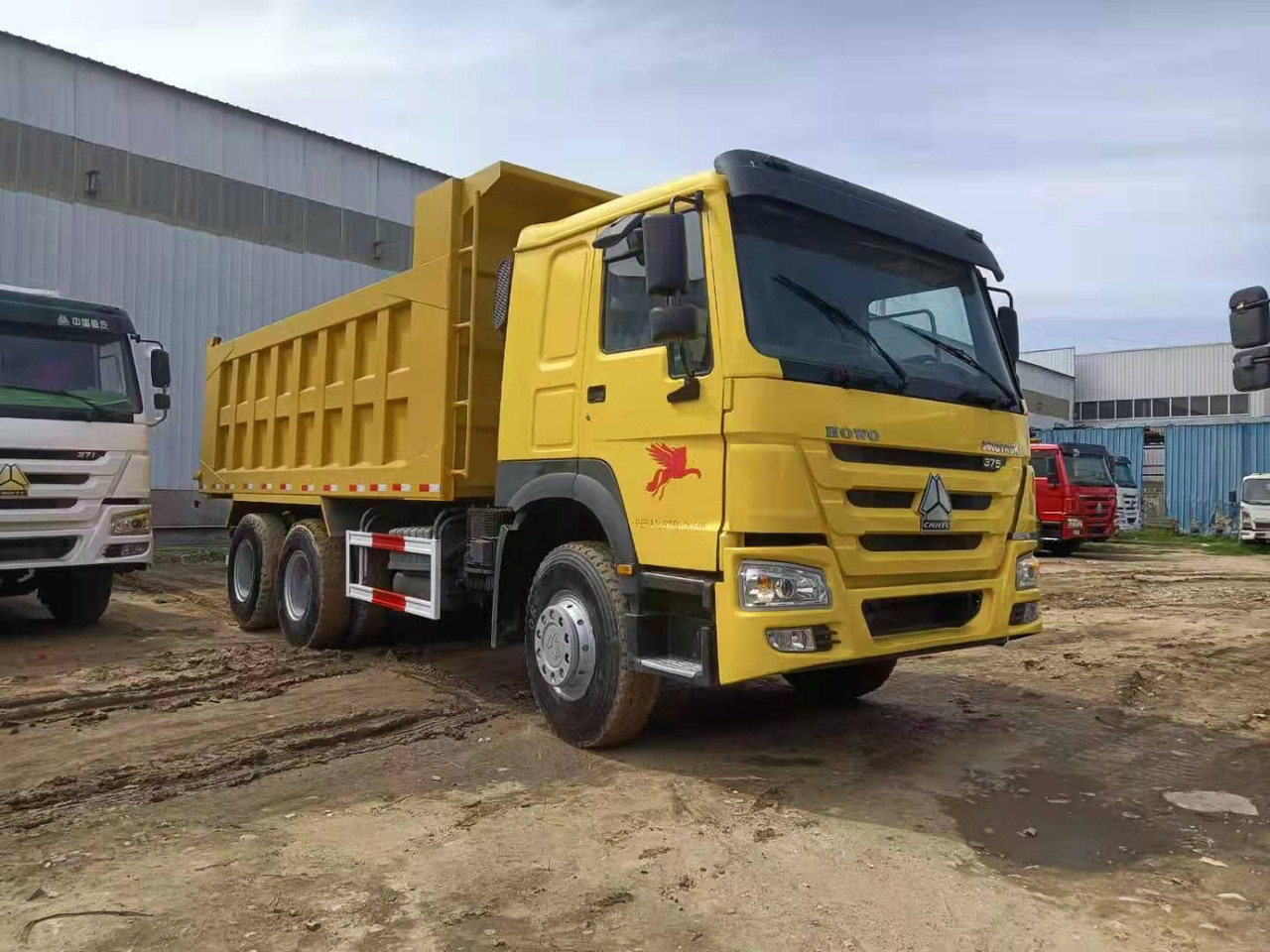 SINOTRUK HOWO - Damperli kamyon: fotoğraf 1 SINOTRUK HOWO - Damperli kamyon: fotoğraf 1