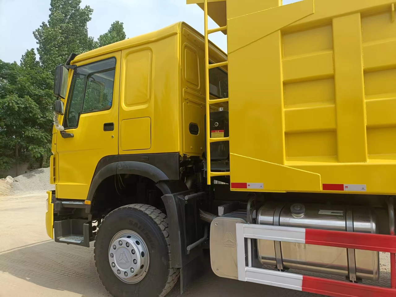 SINOTRUK HOWO - Damperli kamyon: fotoğraf 3 SINOTRUK HOWO - Damperli kamyon: fotoğraf 3