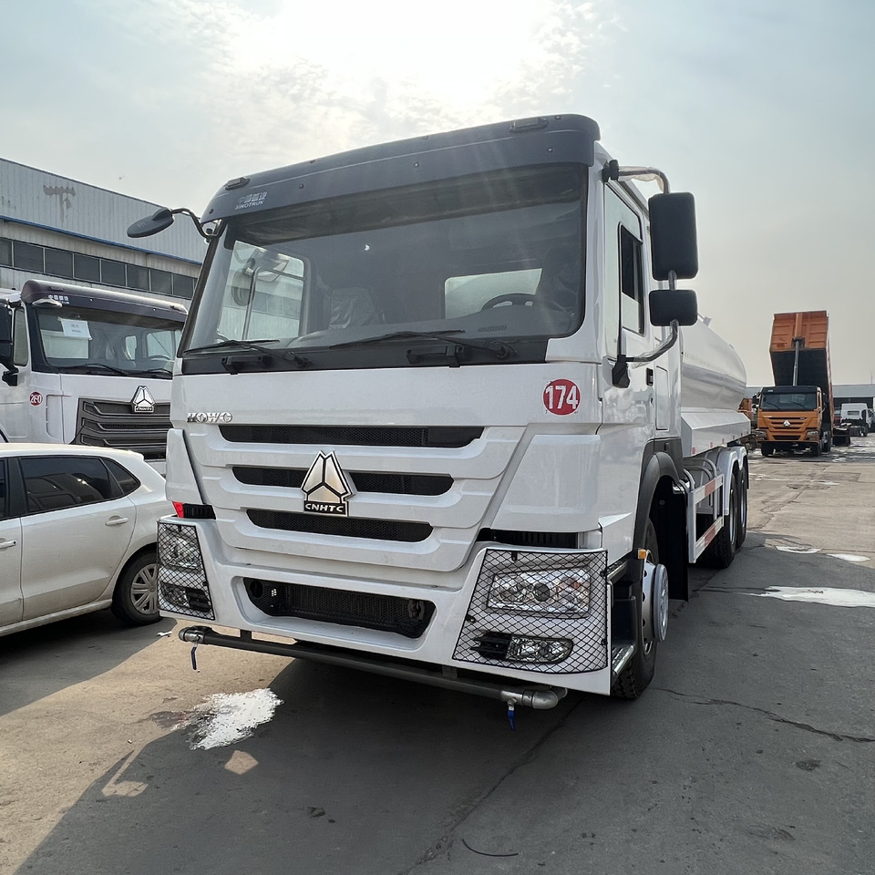 SINOTRUK HOWO sprinkler - Tanker kamyon: fotoğraf 2 SINOTRUK HOWO sprinkler - Tanker kamyon: fotoğraf 2