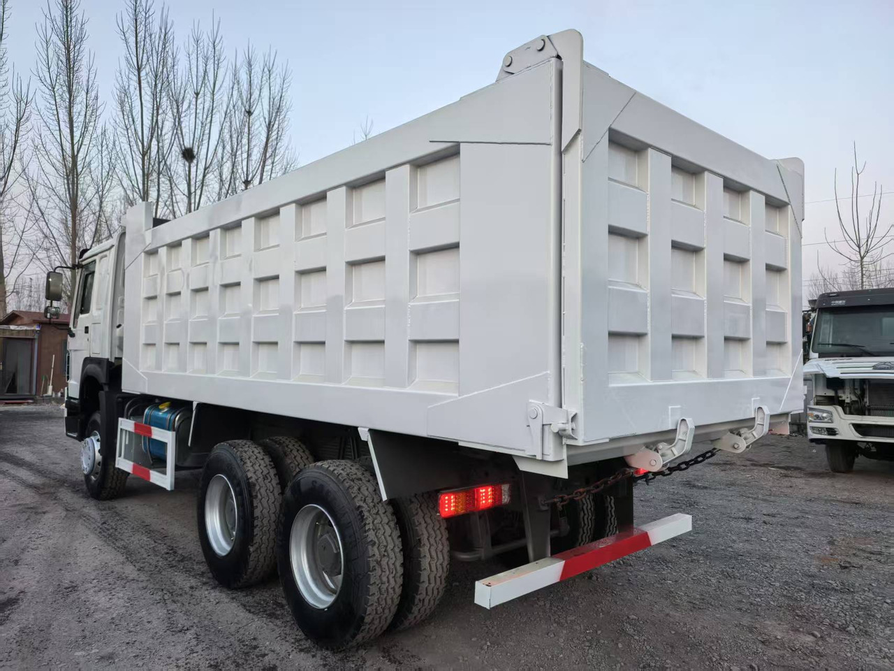 SINOTRUK Howo 6*4 - Damperli kamyon: fotoğraf 5 SINOTRUK Howo 6*4 - Damperli kamyon: fotoğraf 5