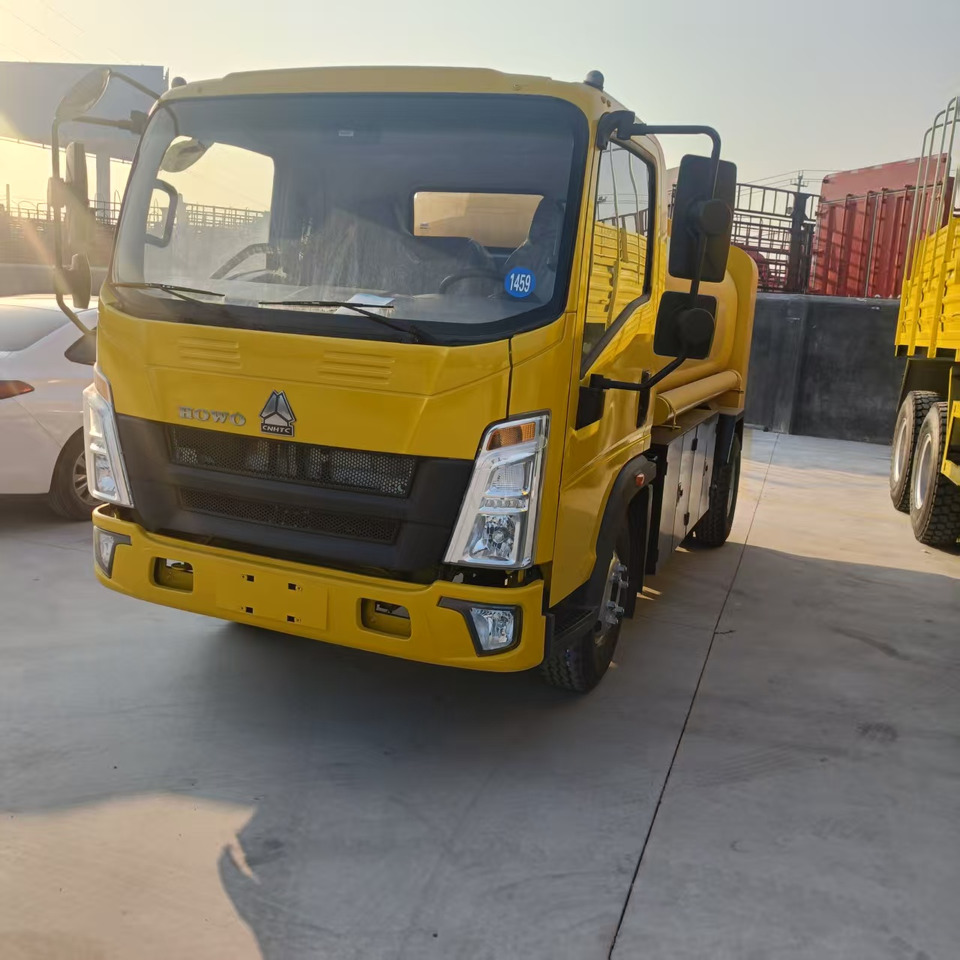 SINOTRUK Tanker truck - Tanker kamyon: fotoğraf 3 SINOTRUK Tanker truck - Tanker kamyon: fotoğraf 3