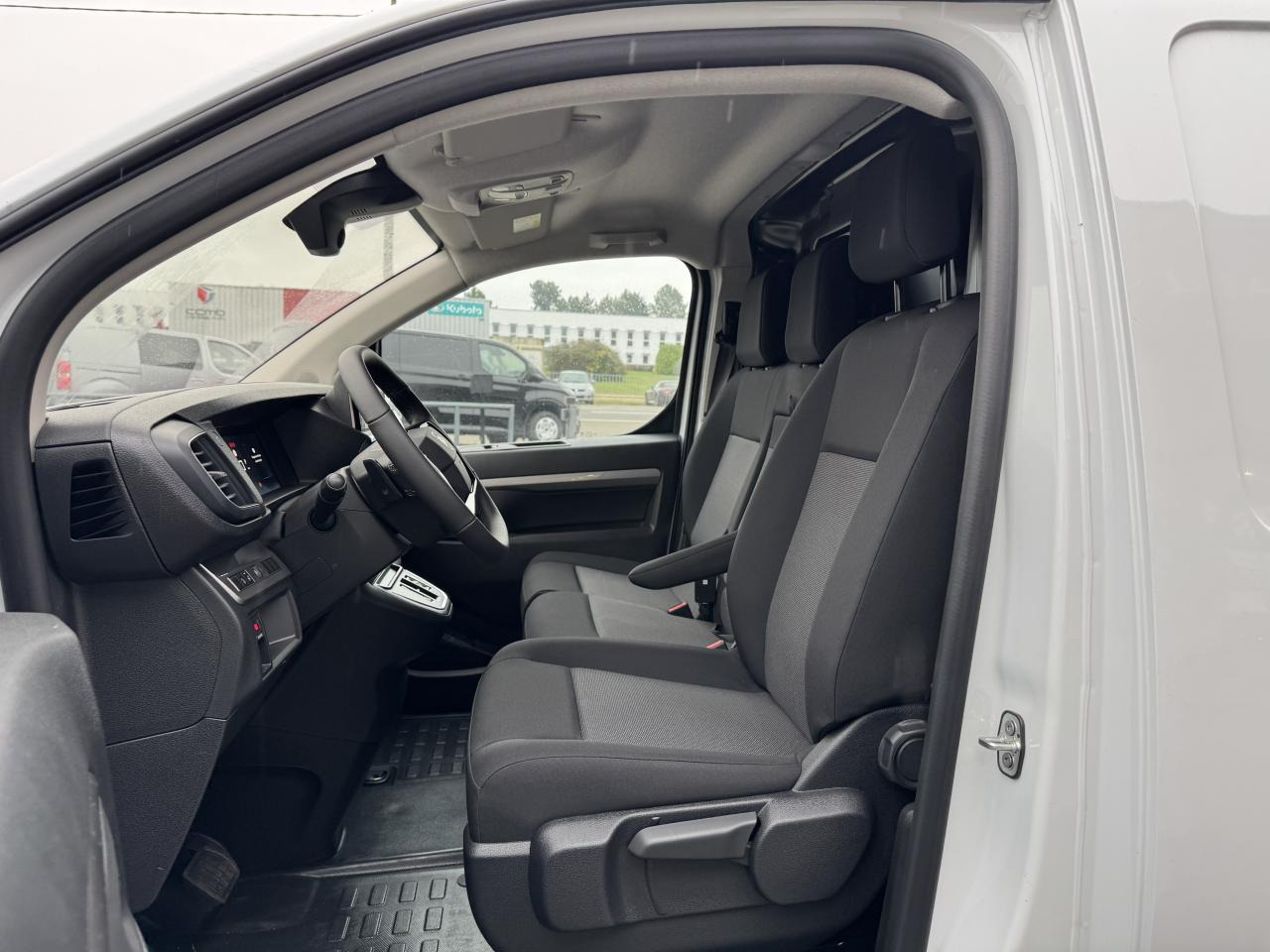 CITROEN Jumpy M 2.0 BlueHDi - 145 S&S - BV EAT8  III FOURGON . PHASE 2 - Panelvan: fotoğraf 5 CITROEN Jumpy M 2.0 BlueHDi - 145 S&S - BV EAT8  III FOURGON . PHASE 2 - Panelvan: fotoğraf 5