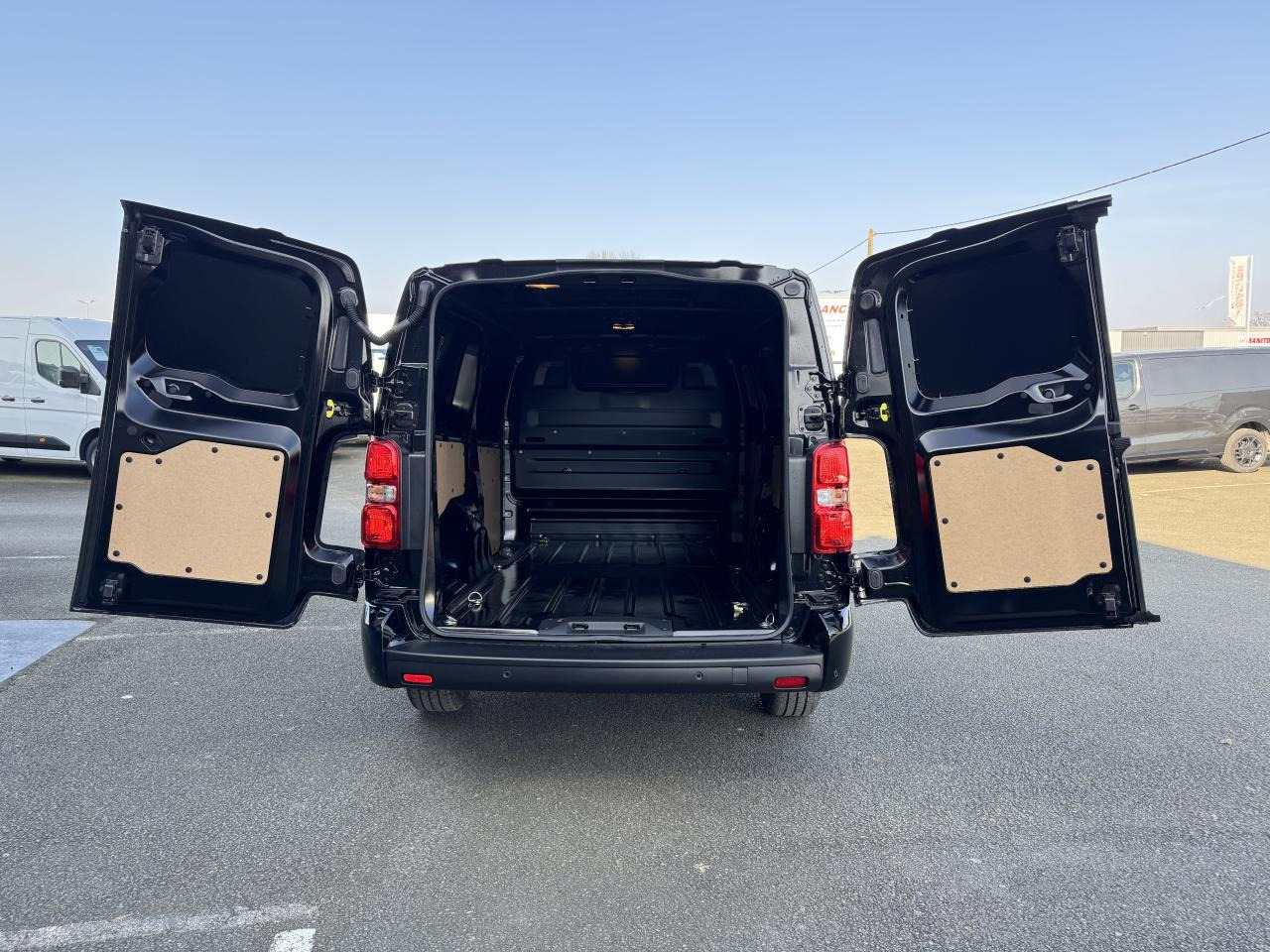 CITROEN Jumpy M 2.0 BlueHDi - 180 S&S - BV EAT8  III FOURGON . PHASE 2 - Panelvan: fotoğraf 3 CITROEN Jumpy M 2.0 BlueHDi - 180 S&S - BV EAT8  III FOURGON . PHASE 2 - Panelvan: fotoğraf 3