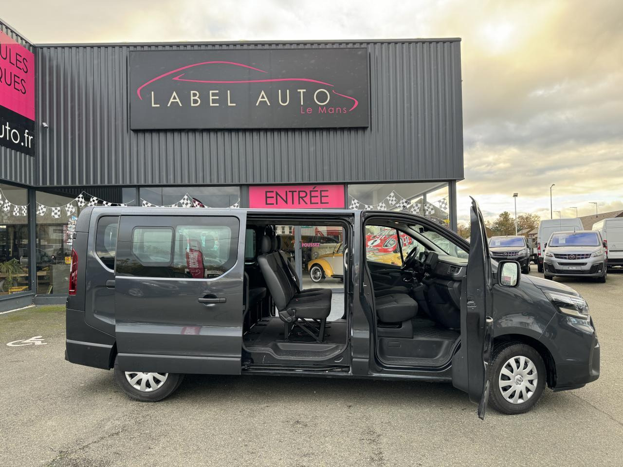 Nissan NV300 N-Connecta 3.0t L2H1 2.0 dCi - 150 - Stop/Start COMBI Combi L2H1 PHASE 2 - Binek araba: fotoğraf 1 Nissan NV300 N-Connecta 3.0t L2H1 2.0 dCi - 150 - Stop/Start COMBI Combi L2H1 PHASE 2 - Binek araba: fotoğraf 1