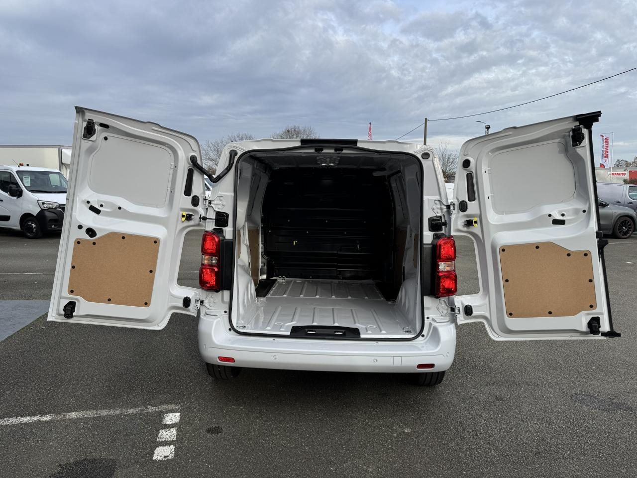 PEUGEOT Expert M 2.0 BlueHDi - 180 S&S - BV EAT8 III FOURGON Fourgon PHASE 2 - Panelvan: fotoğraf 3 PEUGEOT Expert M 2.0 BlueHDi - 180 S&S - BV EAT8 III FOURGON Fourgon PHASE 2 - Panelvan: fotoğraf 3