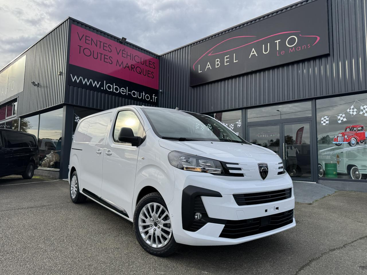 PEUGEOT Expert M 2.0 BlueHDi - 180 S&S - BV EAT8 III FOURGON Fourgon PHASE 2 - Panelvan: fotoğraf 4 PEUGEOT Expert M 2.0 BlueHDi - 180 S&S - BV EAT8 III FOURGON Fourgon PHASE 2 - Panelvan: fotoğraf 4