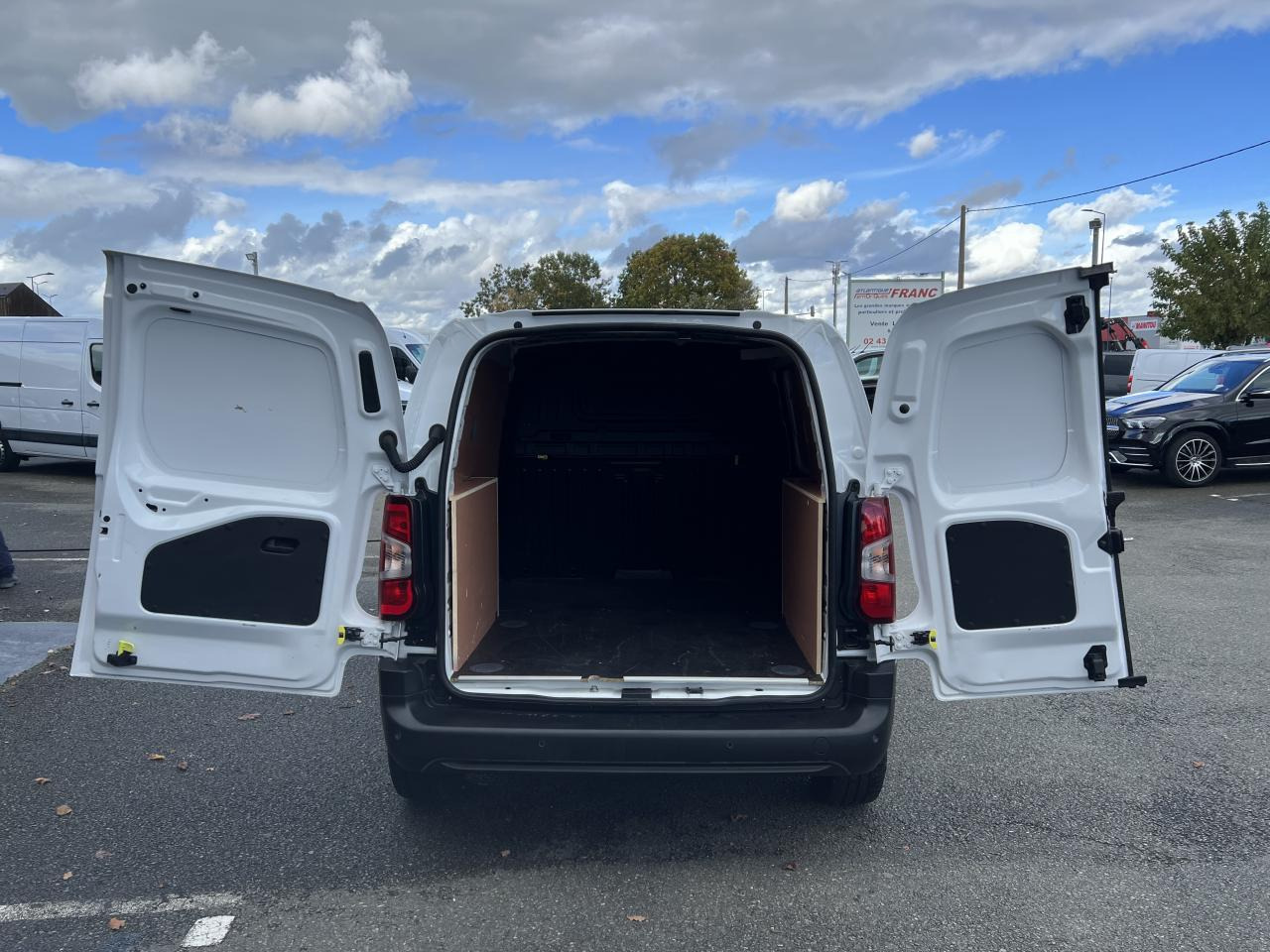 PEUGEOT PARTNER M 650KG 1.5 HDI 100CH PREMIUM 2 PLACES - Panelvan: fotoğraf 2 PEUGEOT PARTNER M 650KG 1.5 HDI 100CH PREMIUM 2 PLACES - Panelvan: fotoğraf 2