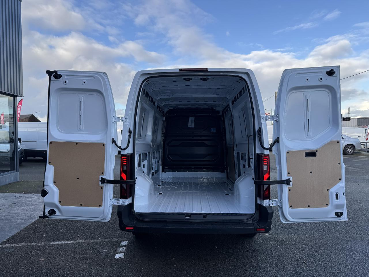 RENAULT Master Advance 3t5 L3H2 2.0 Blue dCi - 150 IV FOURGON Fourgon L3H2 Traction - Panelvan: fotoğraf 3 RENAULT Master Advance 3t5 L3H2 2.0 Blue dCi - 150 IV FOURGON Fourgon L3H2 Traction - Panelvan: fotoğraf 3