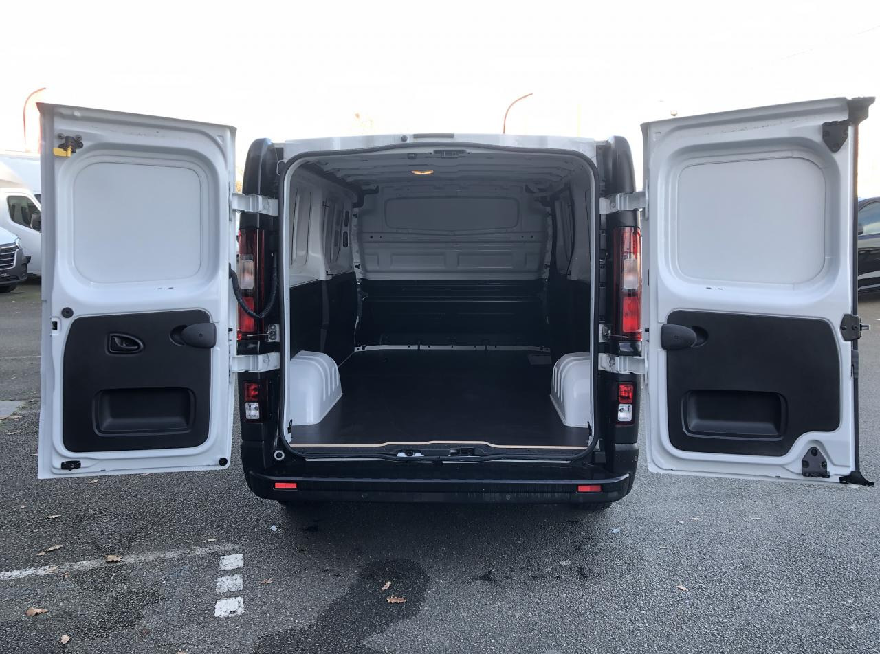 RENAULT Trafic L2H1 3000 Kg 2.0 Blue dCi - 130CH FOURGON 2 PLACES - Panelvan: fotoğraf 2 RENAULT Trafic L2H1 3000 Kg 2.0 Blue dCi - 130CH FOURGON 2 PLACES - Panelvan: fotoğraf 2