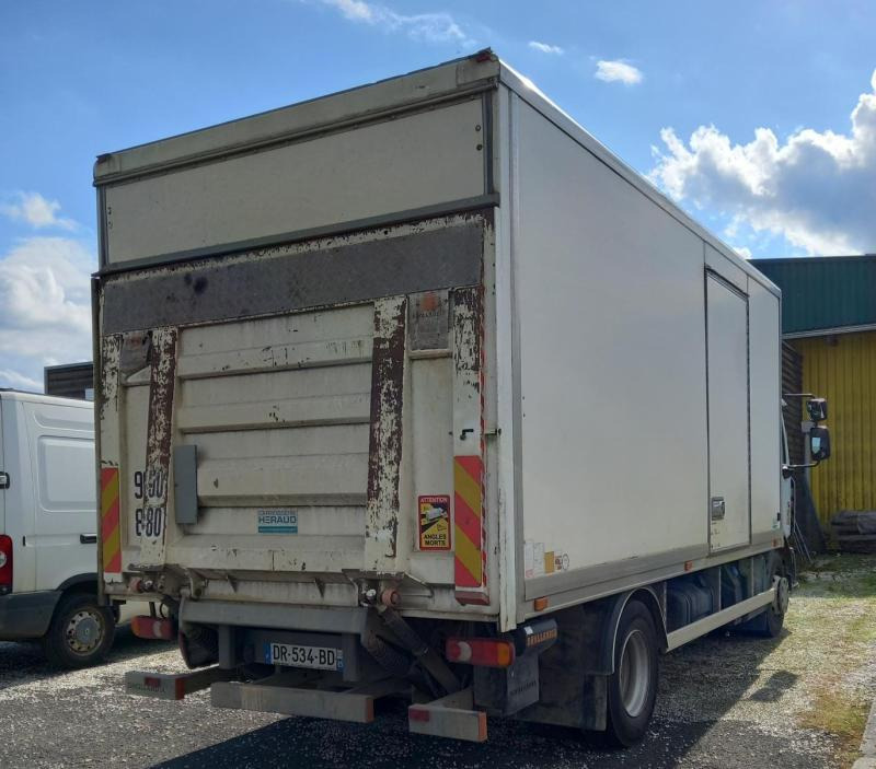 Renault D 4X2 180cv - Kapalı kasa kamyon: fotoğraf 3 Renault D 4X2 180cv - Kapalı kasa kamyon: fotoğraf 3